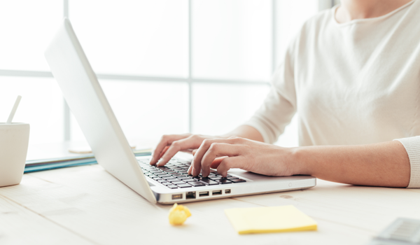 （ねこの手も借りたいHPのメインビジュアル画像）